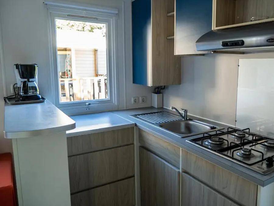 Camping Mer et Camargue - Mobilhome 6 personnes - Mobil Home Aqua 3ch 6pers Terrasse Semi-Couverte Clim in Calvisson, Région de Nîmes