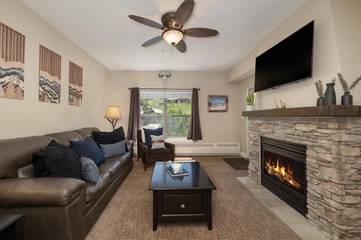 Gîte pour 4 personnes, avec piscine et jacuzzi à Granby
