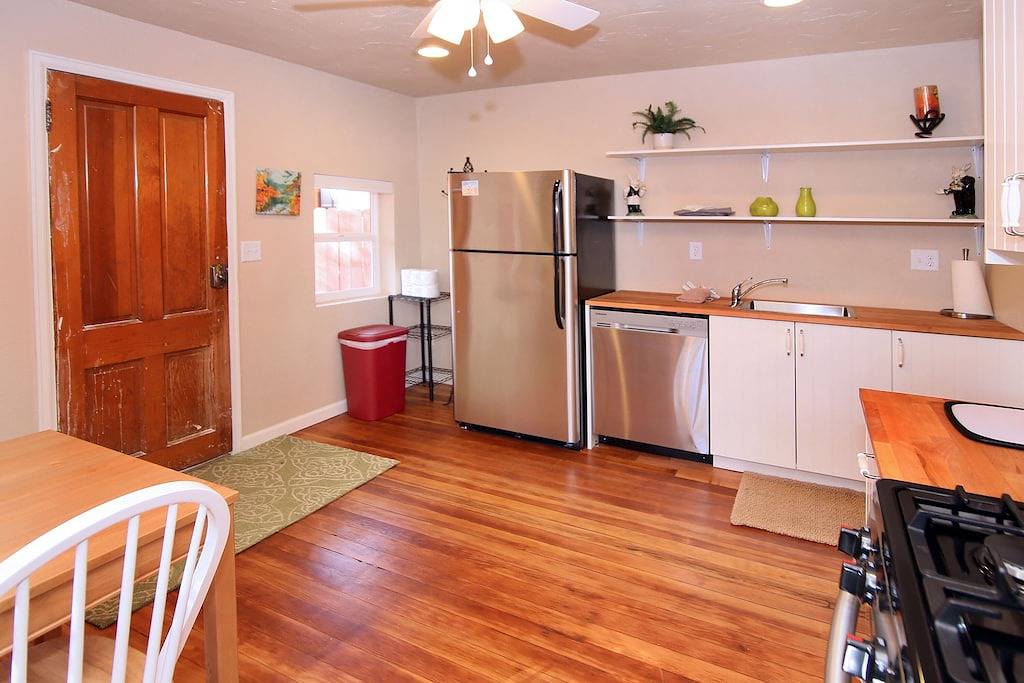 Umgestaltete Creekside Suite in der Innenstadt von Manitou Springs Lic # 9244 in Manitou Springs, El Paso County (CO)