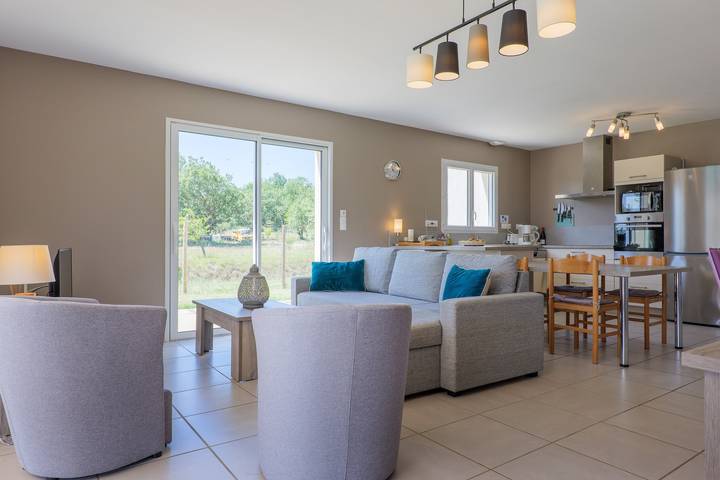 Gîte for 6, private pool, peaceful, near greenway and Ardèche Gorges in Ruoms, Ardèche