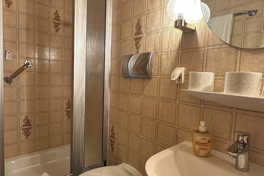 Ganze Wohnung, Einzelzimmer mit Dusche/Wc in Blaubeuren, Alb-Donau-Kreis