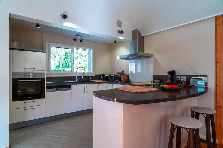 Location de vacances pour 12 personnes, avec Terrasse ainsi que Jardin et Piscine à Plouay - 2