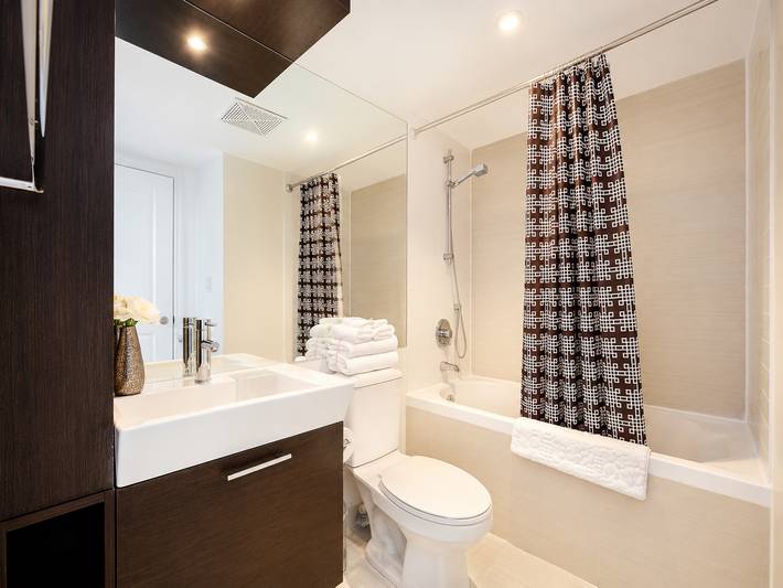 Apartamento vacacional entero, Centro de Toronto, cerca de Sick Kids, 2 dormitorios para 6 personas, balcón, 3 televisores, se admiten mascotas in Toronto, Lago Ontario (Kanada)