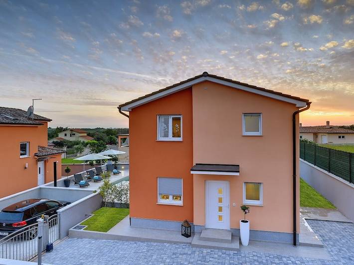 Villa in Pula mit Schwimmbecken in Sisan, Südküste Istrien