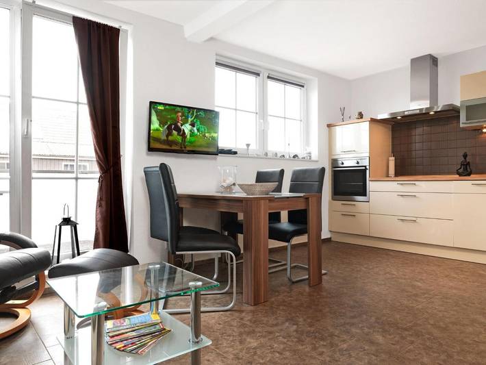 Ganze Wohnung, Ferienwohnung Lütt Kajüt mit Balkon nahe dem Naturstrand in Gollwitz, Nordwestmecklenburg (Wismar und Umgebung)