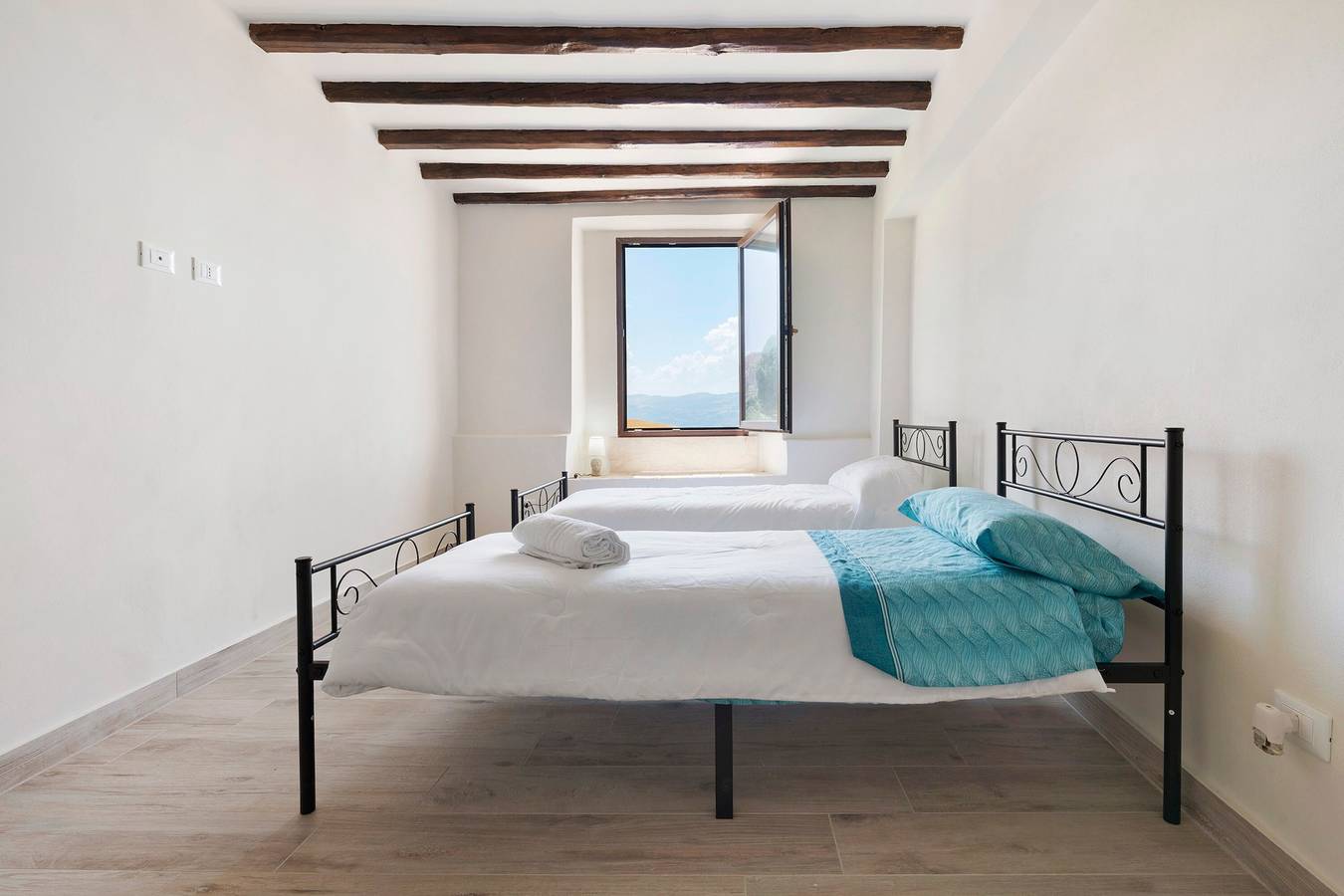 Camera 'Turiddu' Sikania Agrirelais con vista montagna, Wi-Fi e aria condizionata in Caccamo, Provincia di Palermo