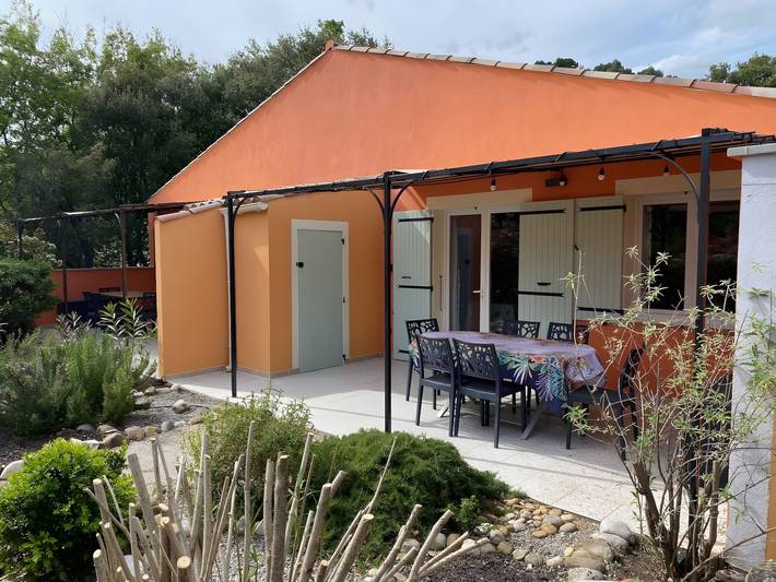Location de vacances pour 5 personnes, avec jardin et bassin pour enfant, animaux acceptés à Allemagne-en-Provence