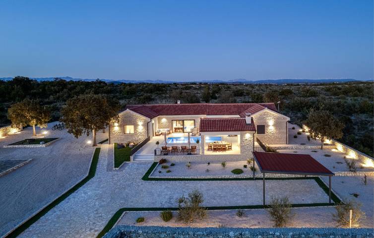 Ferienhaus für 10 Personen, mit Pool und Terrasse