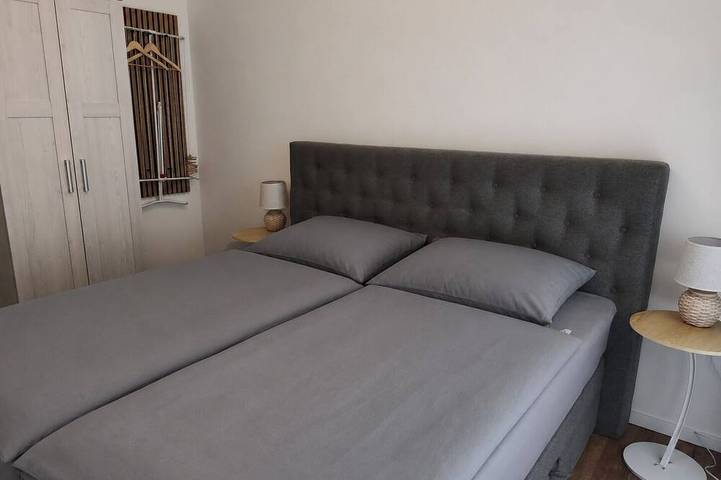 Ganze Wohnung, Ferienwohnung 120m² mit Seeblick, Steg direkt am Wasser / 8 Pers. 3 Schlafz. in Kahnsdorf, Neukieritzsch
