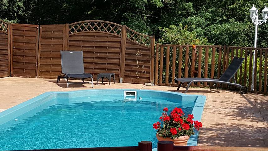 Gîte pour 5 personnes, avec piscine ainsi que jardin et terrasse à Halsou - 3