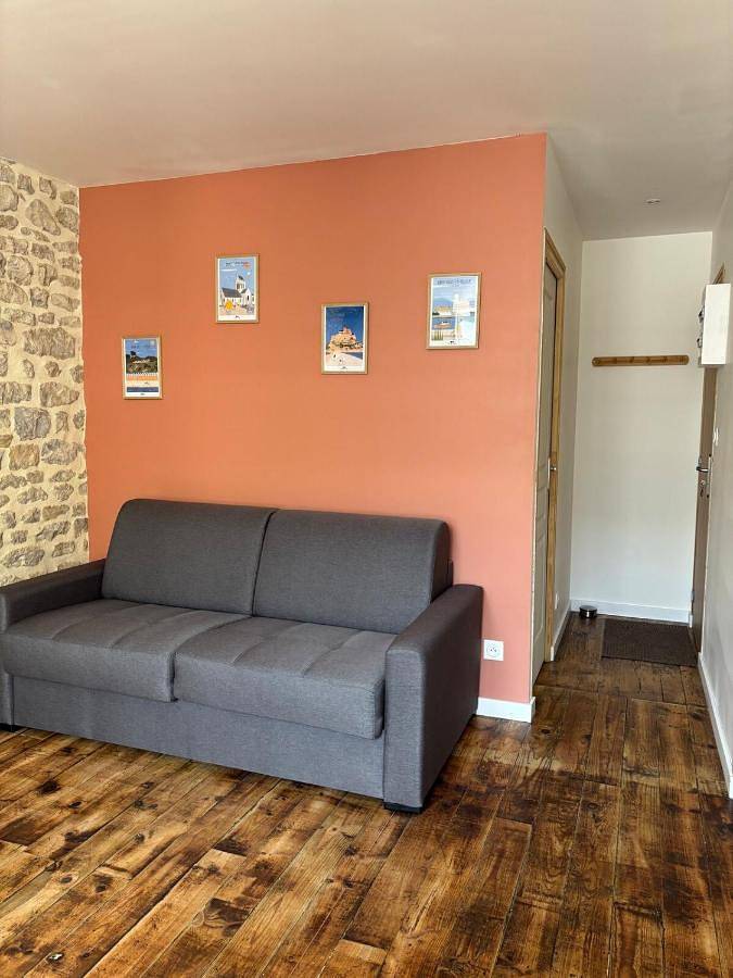 Appartement entier, One-Bedroom Apartment in Sainte-Mère-Église, Région de Cherbourg