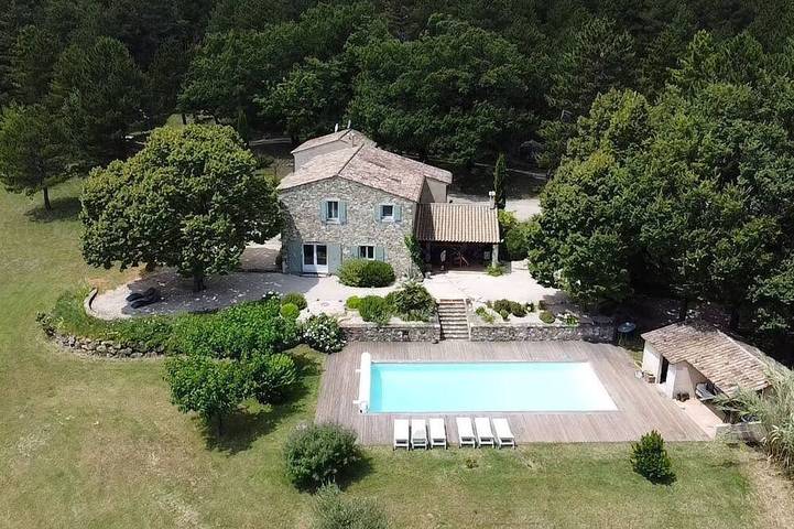 Location de vacances pour 14 personnes, avec jardin, animaux acceptés à Puy-Saint-Martin