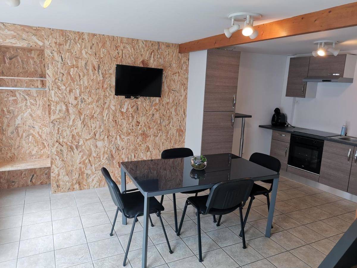 Appartement entier, One-Bedroom Apartment in Saint-Vaast-la-Hougue, Région de Cherbourg