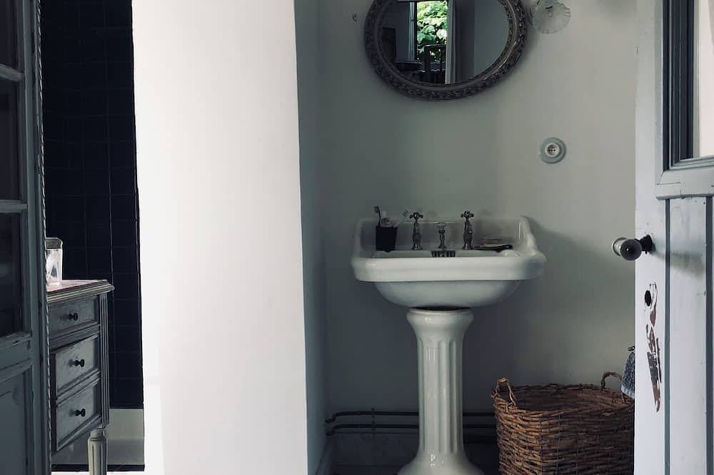 Authentique house, ocean first line, private access to the beach in Guéthary, Bayonne region