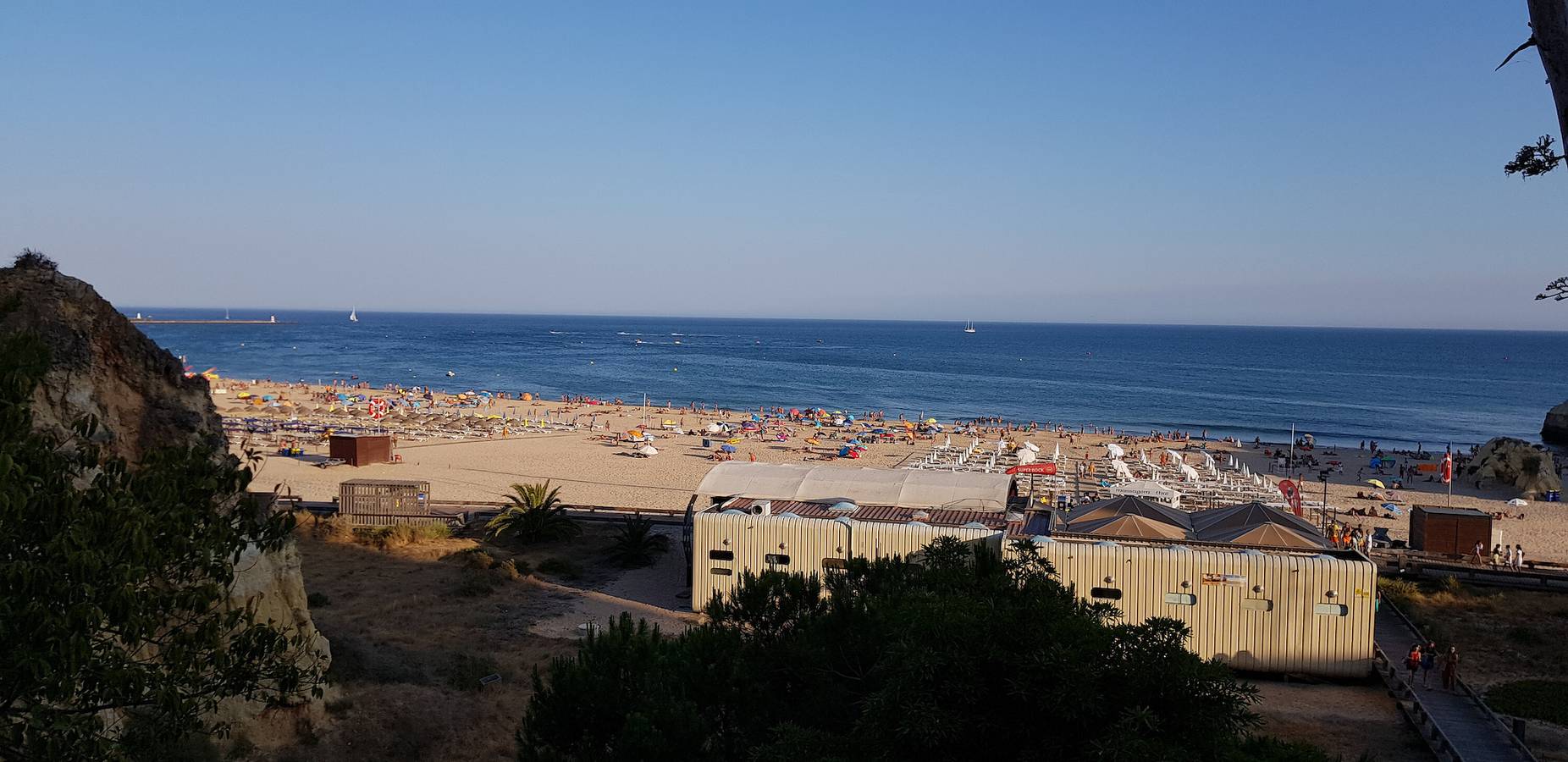 Ganze Wohnung, Ferienwohnung 'Rocha Beachside' mit Balkon und Wi-Fi in Praia da Rocha, Portimão