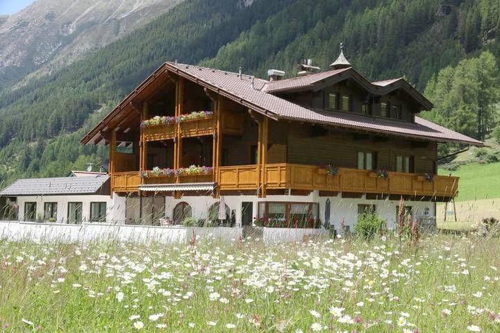 Ferienwohnung für 6 Personen, mit Balkon und Terrasse sowie Garten und Sauna in Gries