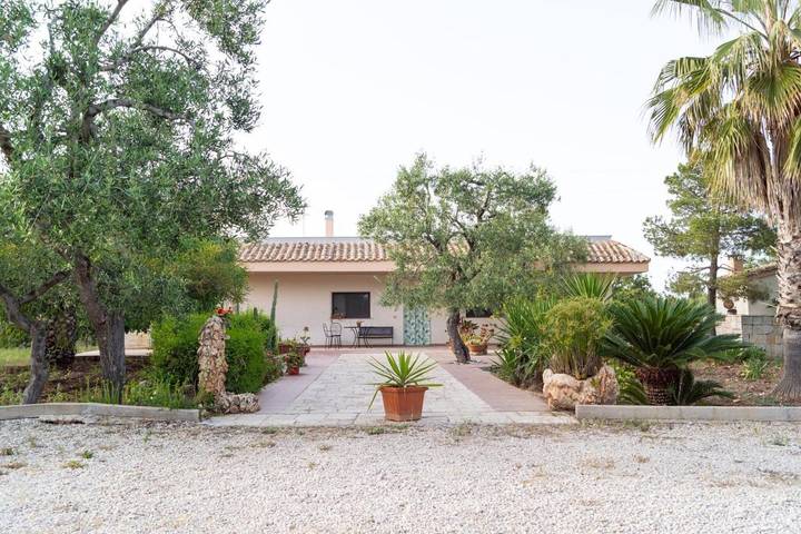 Villa per 5 persone, con Balcone e Terrazza nonché Giardino e Panorama a Palo del Colle