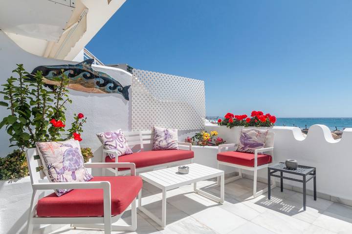 Apartamento entero, Amplio apartamento frente al mar con vistas, Wi-Fi y aire acondicionado en Marbella in Marbella Centro, Marbella