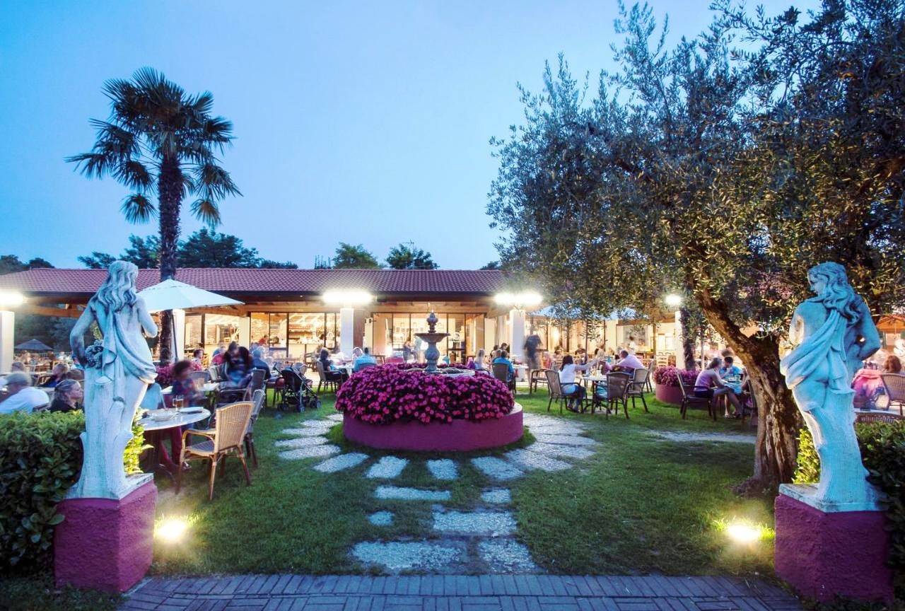 Weekend Glamping Resort in San Felice del Benaco, Gardasee-Berge