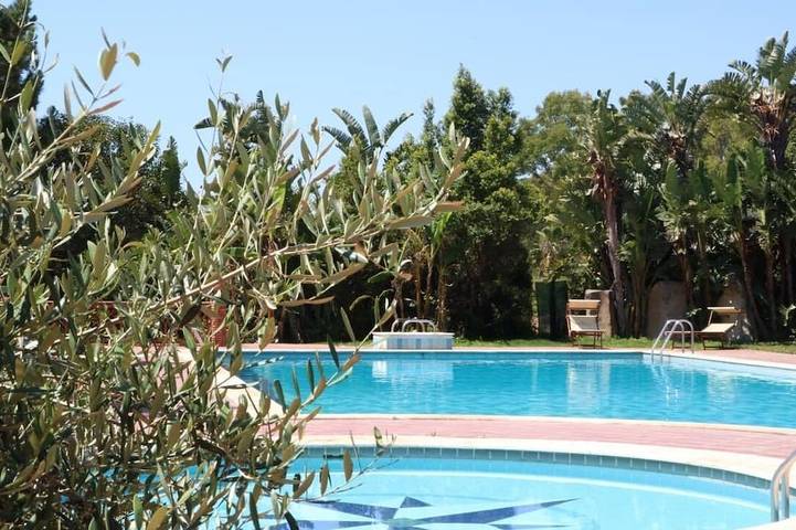 Location de vacances pour 5 personnes, avec jardin ainsi que jacuzzi et piscine, animaux acceptés à Aci Castello