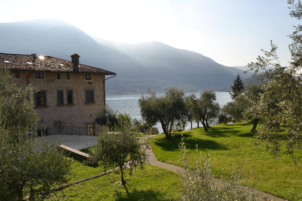 Castello Oldofredi in Peschiera Maraglio, Monte Isola
