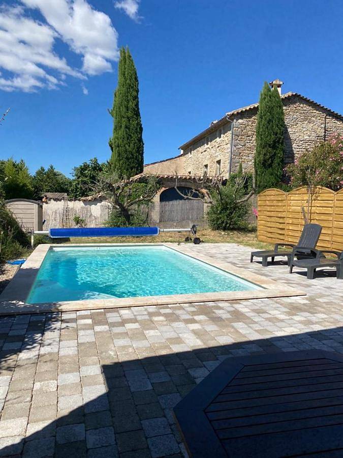 Location de vacances pour 4 personnes, avec jardin ainsi que jacuzzi et piscine à Aigremont - 4
