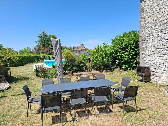 Location de vacances pour 10 personnes, avec jardin ainsi que piscine et vue, animaux acceptés à Saint-Vincent-Rive-d'Olt - 2