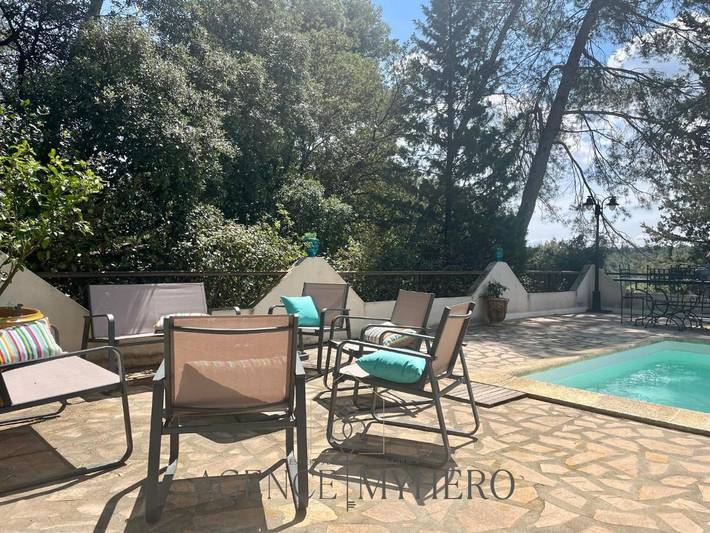 Location de vacances pour 8 personnes, avec jardin et terrasse ainsi que vue et piscine, animaux acceptés à Saint-Georges-d'Orques - 4