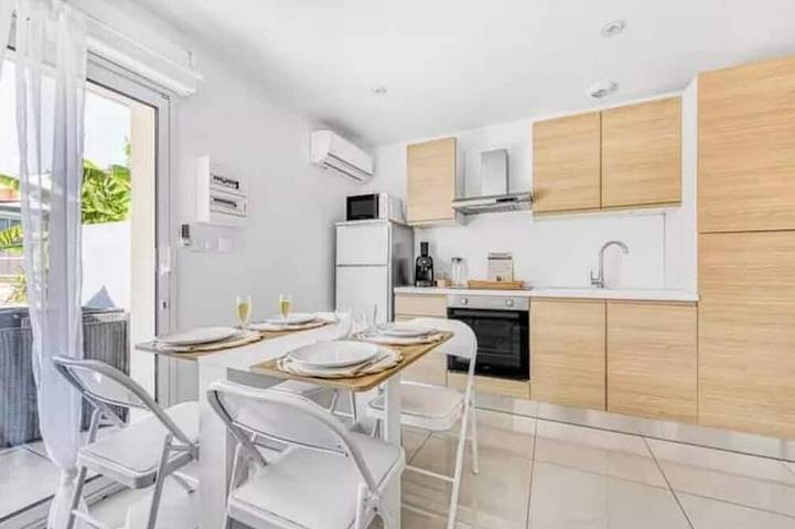 Maison de vacances pour 4 personnes, avec piscine ainsi que terrasse et jardin