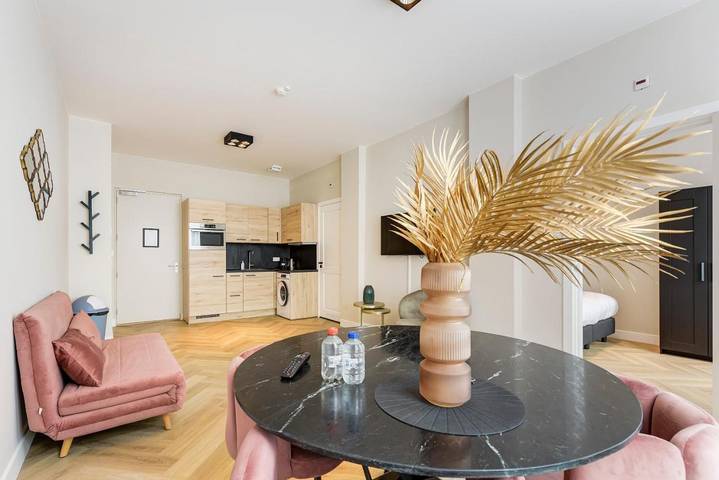 Hotel voor 2 personen, with Balkon and Terras as well as Tuin in Leidschendam