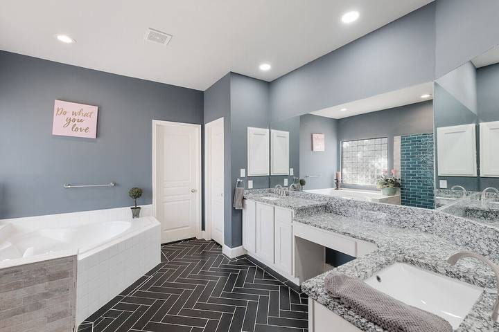 Vacation home for 25 people, with yard and terrace as well as hot tub in San Antonio