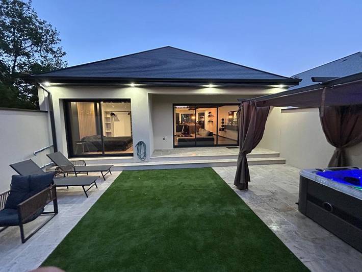 Maison de vacances pour 4 personnes, avec jardin et jacuzzi