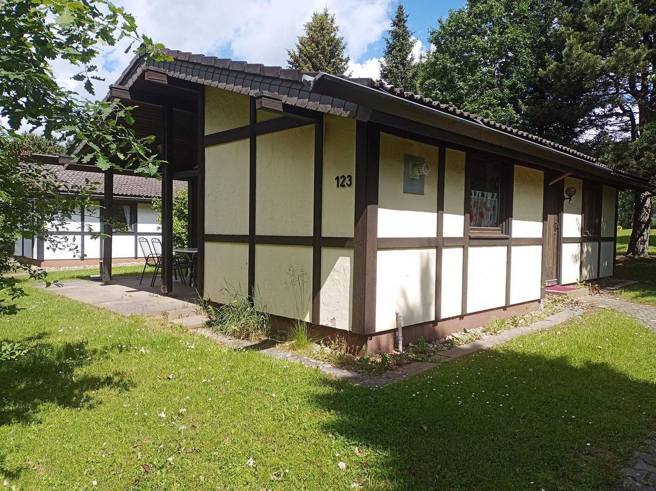 Voll ausgestattetes Ferienhaus "Robinson" Nr.123 mit überdachter Terrasse in Waldbrunn, Neckar-Odenwald-Kreis