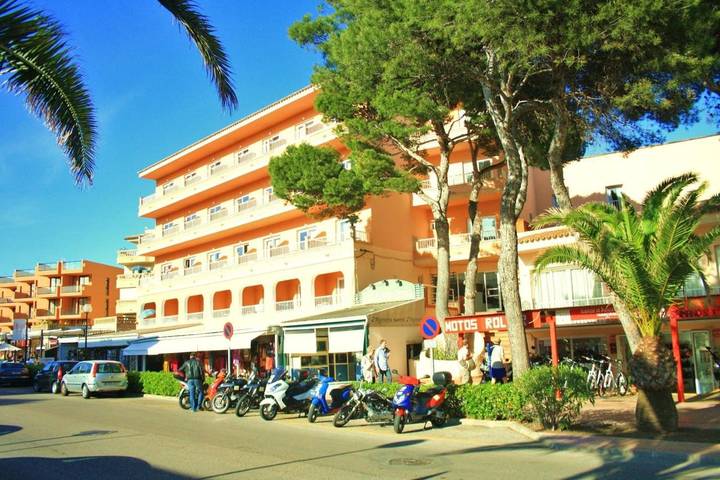 Hôtel pour 3 personnes, avec balcon et piscine