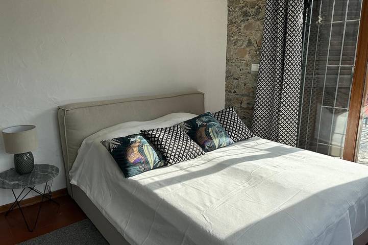 Idilliaca villa di campagna con piscina di 10 metri e vista in lontananza in Garlenda, Riviera di Ponente