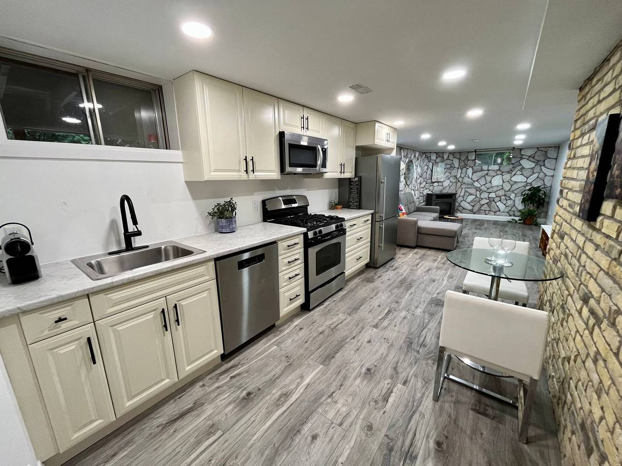 Adorable 1 Bedroom Suite With Kitchen & Fireplace in Region of Waterloo