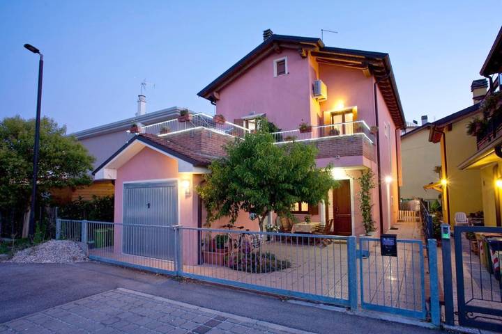 Albergo a gestione familiare per 4 persone, con Balcone e Terrazza nonché Giardino a Montegrotto Terme