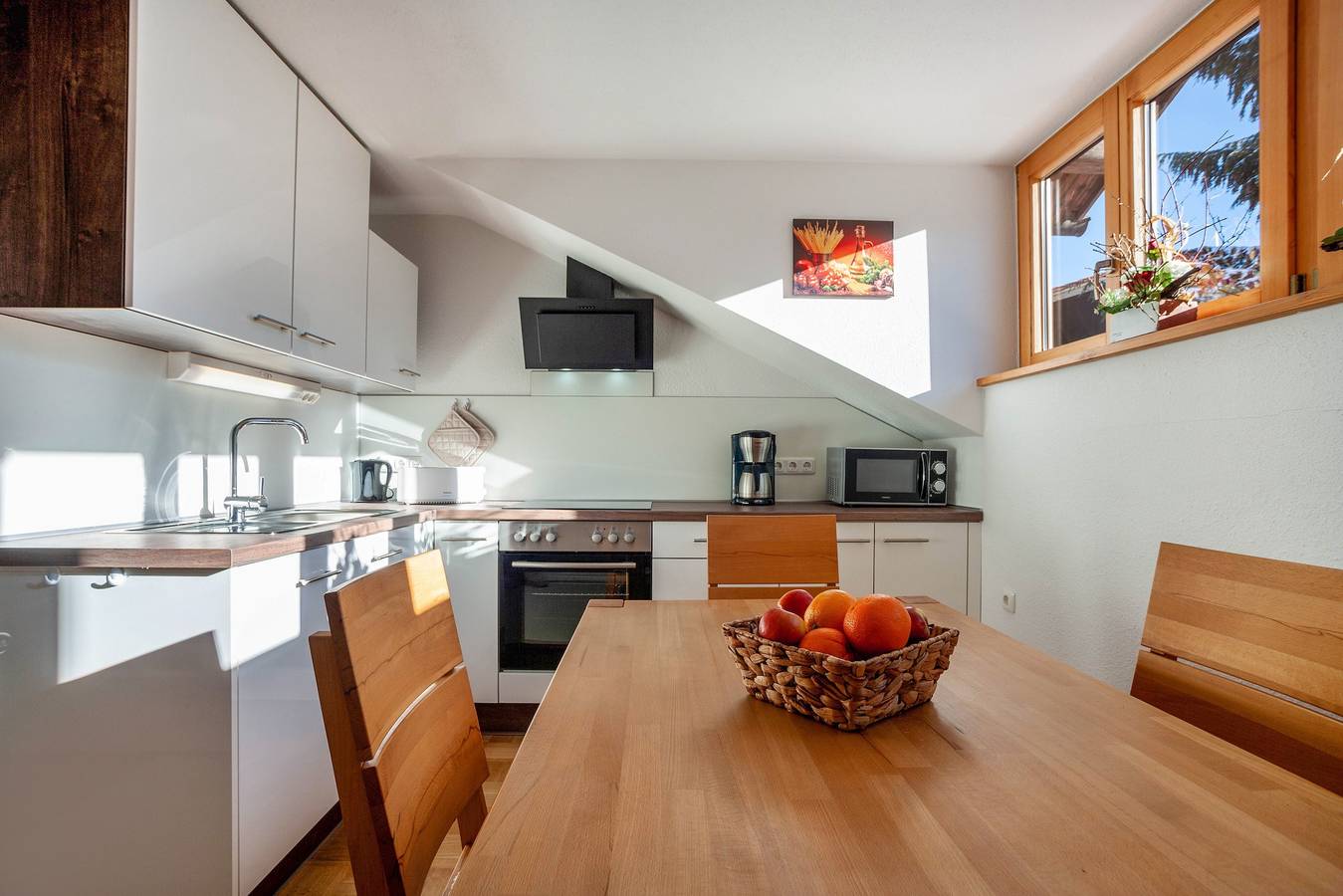 Appartement 'Carlina' met Uitzicht op de Bergen, Balkon en Wifi, foto 9