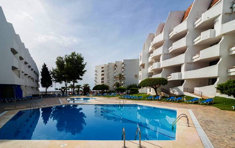 Apartahotel para 2 personas, con piscina además de jardín y piscina para niños en Comunidad Valenciana