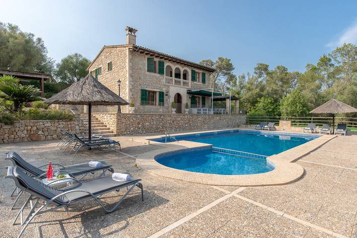 Villa for 10 people, with terrace and garden in Petra