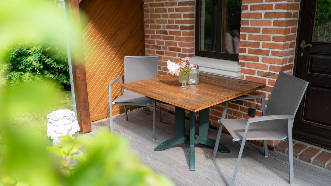 Ganze Wohnung, Friesenwind - Hochwertige Ferienwohnung mit Gartenoase in Utarp, Landkreis Wittmund