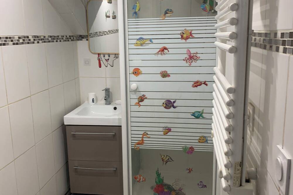 Ganze Wohnung, Quiet 2-room apartment near Paris, independent entrance in Épinay-sur-Seine, Seine-Saint-Denis