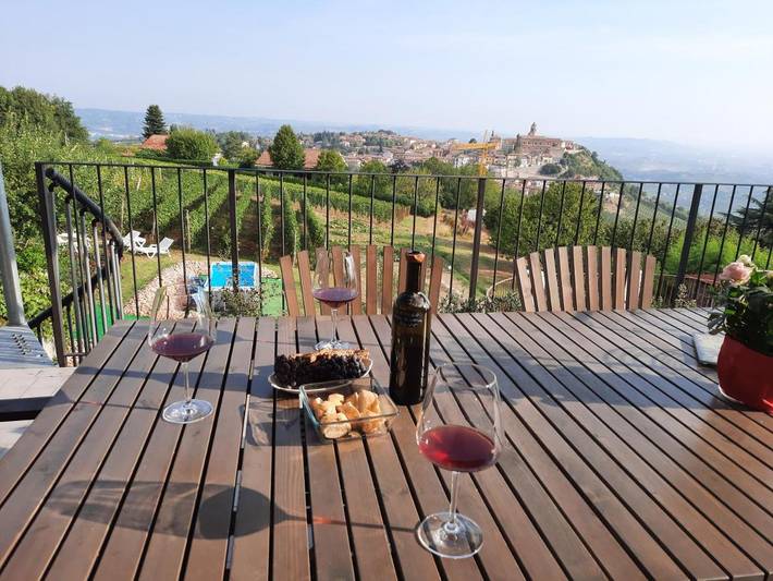 Appartamento per 6 persone, con Balcone e Terrazza nonché Giardino e Piscina a La Morra