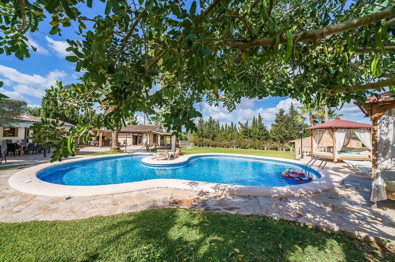 Finca "Vela" bei Muro für 8 Personen mit wunderschönem Garten und Pool in Muro, Mallorca Norden