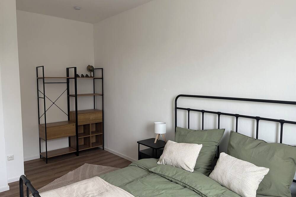 Ganze Wohnung, Modern eingerichtete 2-Zimmer Wohnung direkt beim Bahnhof in Straubing, Ostbayern