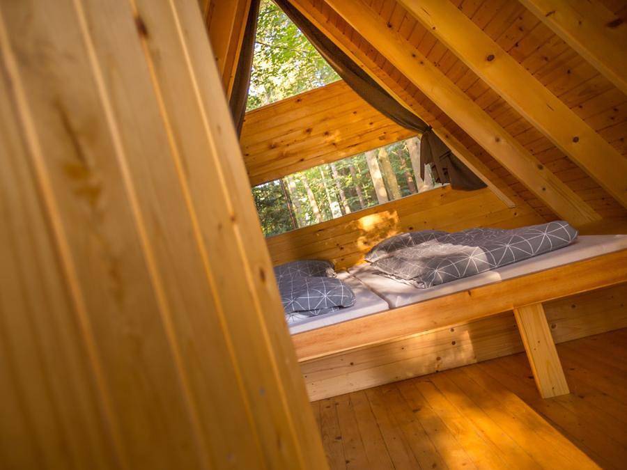Forest Camping Mozirje - Unterkunft 3 personen - Glamping Hut Forest Bed in Untersteiermark