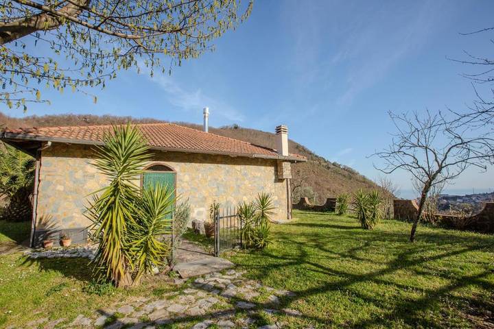 Location de vacances pour 10 personnes, avec terrasse et jardin, animaux acceptés à Scala