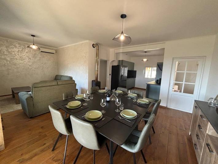 Location de vacances pour 6 personnes, avec terrasse ainsi que vue et piscine à Gigondas - 2