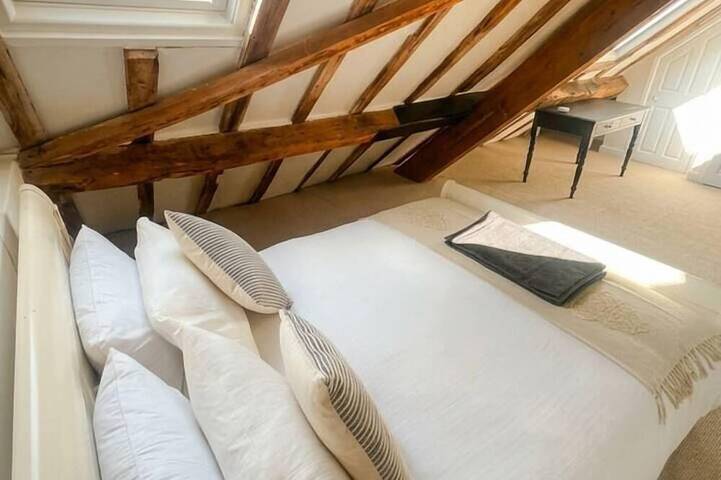 Cosy & spacious 3Br by Warwick castle in Warwick, Warwickshire