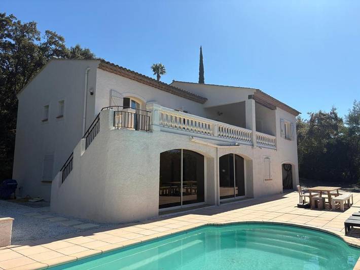 Villa für 14 Personen, mit Balkon und Terrasse sowie Garten und Pool